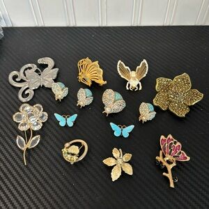 Bunch of vintage pins